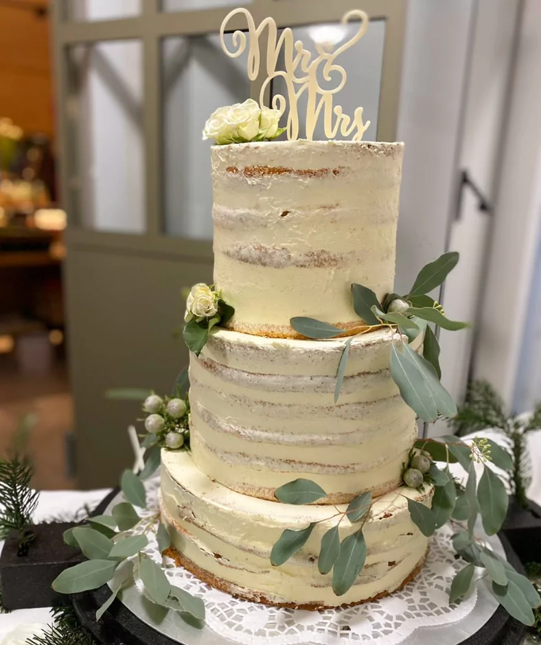 Aufwendige Hochzeitstorten aus der eigenen Konditorei auf dem Krewelshof.